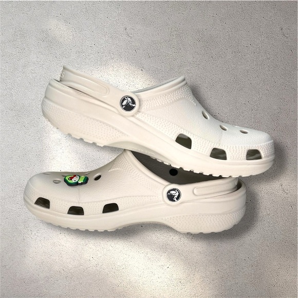 Crocs Classic White Unisex Clogs Shoes W/ Hello Kitty Jibbitz - Picture 3 of 8